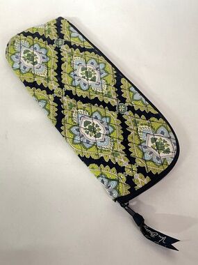 VERA BRADLEY //Sherry “Cambridge” Lime Green and Navy Quilted Hot tool Zip Case